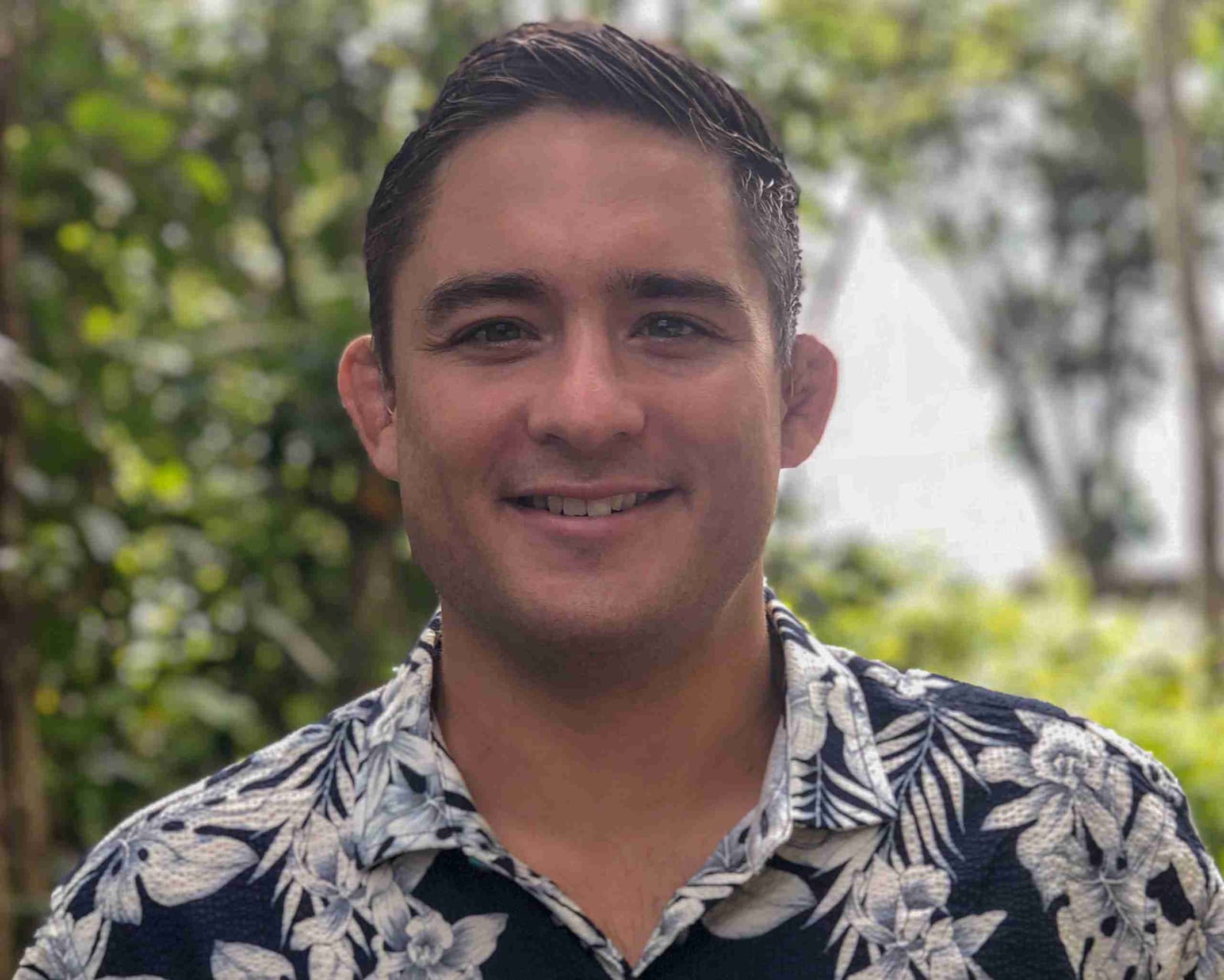 Dr. Paul Morton, Honolulu hip and knee surgeon, smiling outdoors in an aloha shirt.