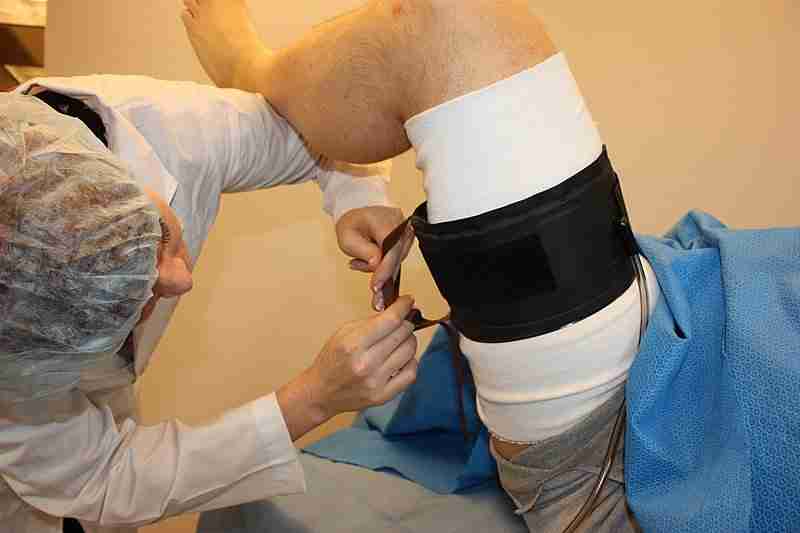 Knee Tourniquet Cuff with a Tie Ribbon Stabilizer Knee Tourniquet Cuff with a Tie Ribbon Stabilizer